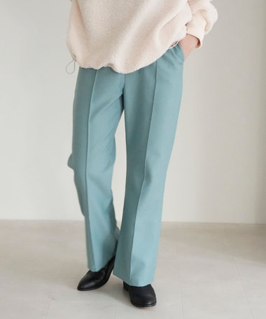 センターピンタックフレアーパンツ（サイズ展開あり）