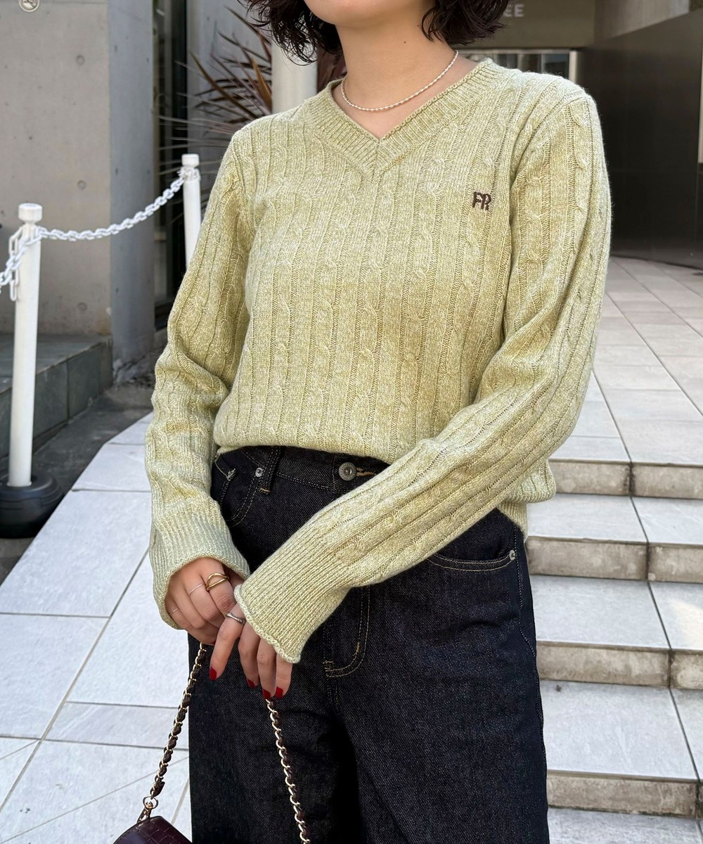 FR刺しゅうケーブル柄Vネックニットプルオーバー