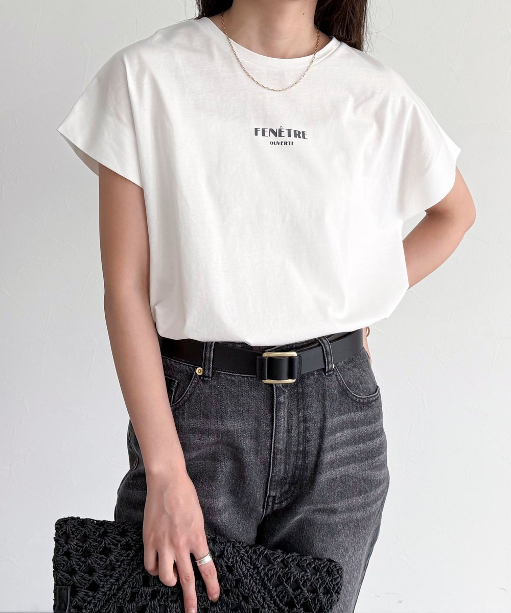 袖折り返しちびロゴTシャツ
