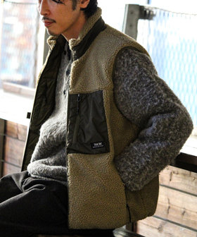 【2WAYで着回せる】【UNISEX】GLOSTER配色別注 TAIONボア×ダウンベスト