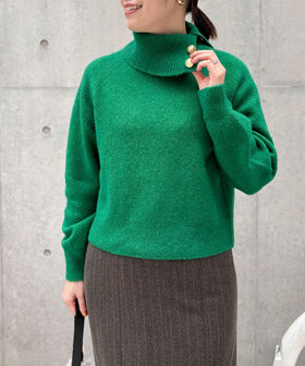 ヤク混ボタン付きタートルネックニット