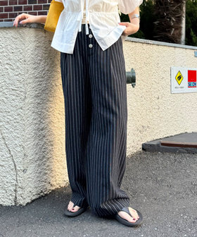 ストライプセミワイドタックパンツ