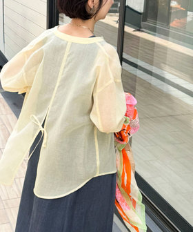 シアーリネンライク後ろリボンシャツ