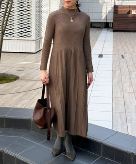 袖口パール付きニットワンピース