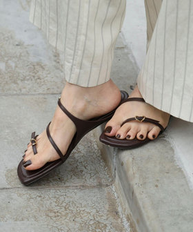 【HENRI EN VARGO/ヘンリーエンヴァーゴ】Margaretベルトストラップサンダル