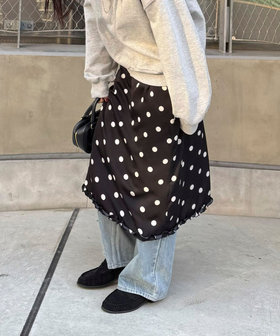サテンドットミディスカート