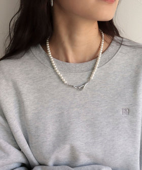フロントメタルフックパールネックレス