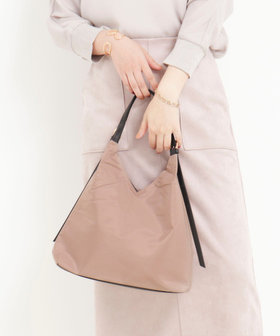 バックルハンドルトートバッグ