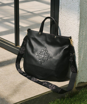 スリム2WAYトートバッグ <エンボスモノグラム>