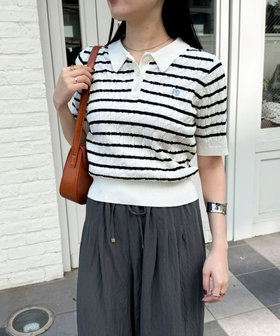 【大人気シリーズの新型登場！】FR刺しゅうケーブル柄半袖ポロ衿プルオーバーニット