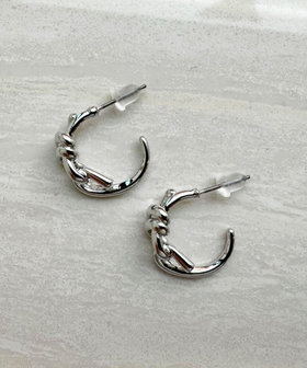 チェーン結びモチーフC型ピアス