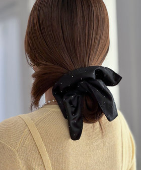 NOLLEYSサテンスクエアキラドットシュシュ