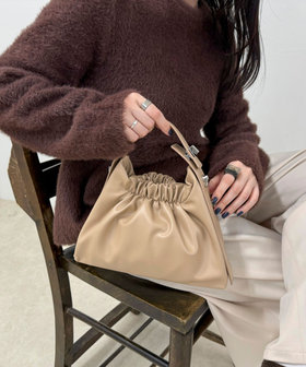 ギャザー三角ワンハンドルバッグ