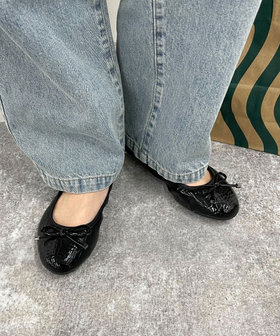 BUTTERFLY TWISTS/バタフライツイスト】 FRANKIE 型押しラウンドバレー