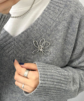 ラインフラワーブローチ