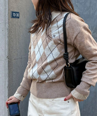 アーガイル柄インターシャVネックニット