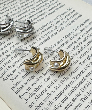 パール付きカールピアス