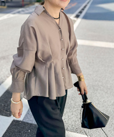 ウォッシャブルパール釦スキッパータックブラウス