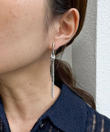 結びモチーフスクリューチェーンピアス