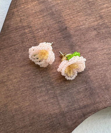 ビーズフラワーピアス