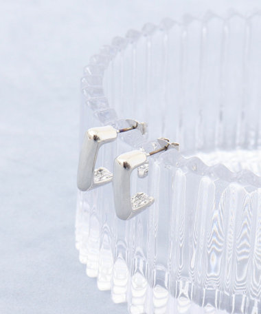 【grace grace/グラスグラス】スクエアＧ型ピアス