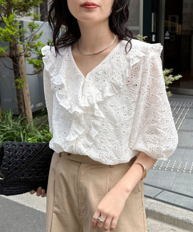 レースフリルカラーブラウス