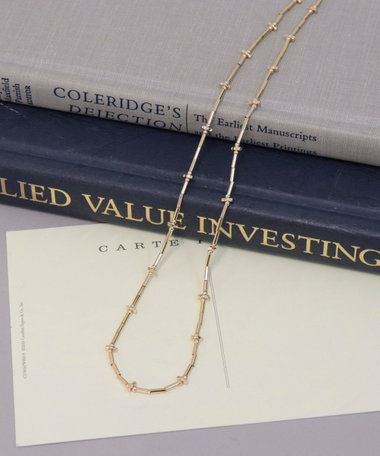 クロスビーズミドルネックレス