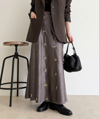 サテンフラワー刺繍スカート