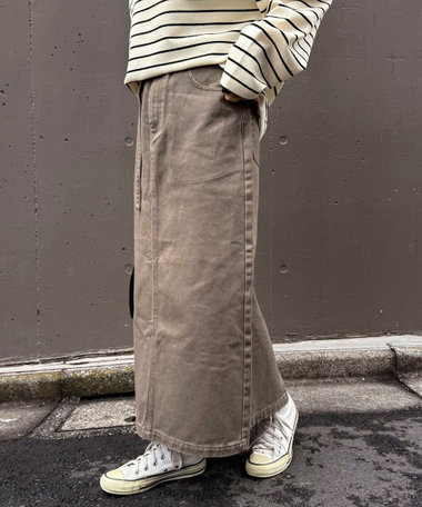 細ベルト付きタイトスカート