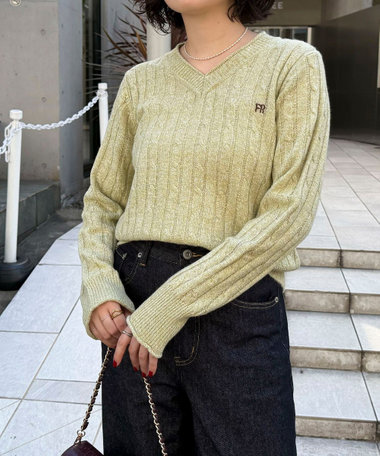 ［FREDY＆GLOSTER限定 TIME SALE！］FR刺しゅうケーブル柄Vネックニットプルオーバー