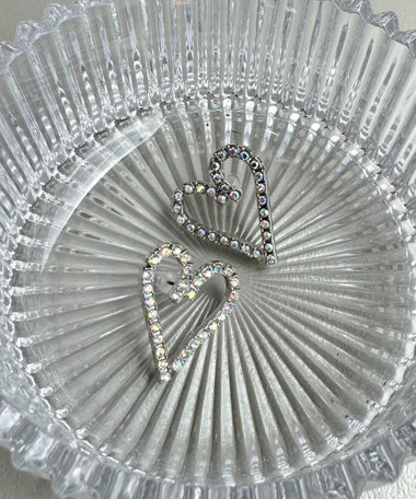 チタンポストキラキラハートフレームピアス