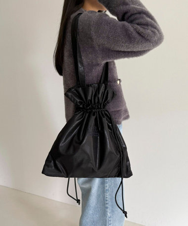 ［WEB限定 SPECIAL SALE！］シャイニーアウトポケット刺しゅうトートバッグ