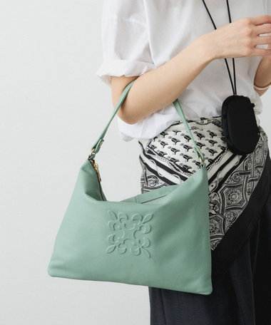 エンボスモノグラムショルダーバッグ(CE-1547)