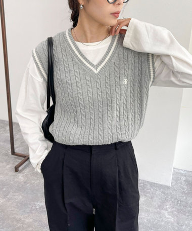 FR刺繍柄編みニットベスト