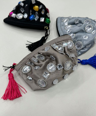 fifichachnil サテンポーチ fifichachnil サテンポーチ レディース