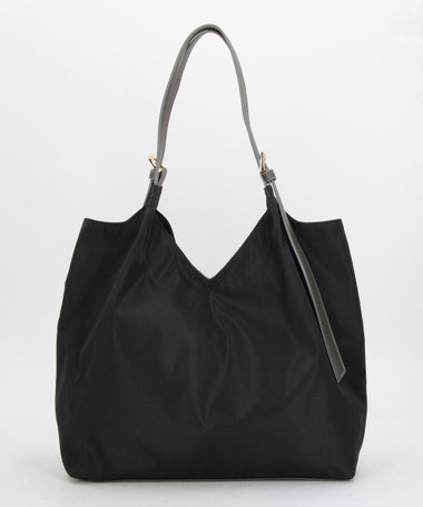 バックルハンドルトートバッグ