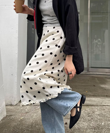 サテンドットミディスカート