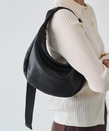 《3/4～価格改定》ソフトレザーラウンドショルダーバッグ