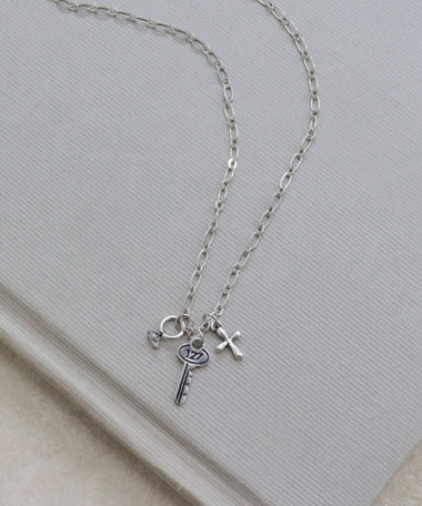 3モチーフプチネックレス