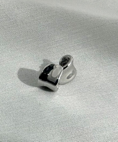 メタルカーブピアス