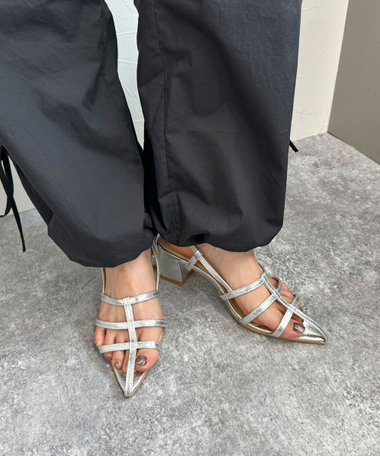 ポインテッドサンダル