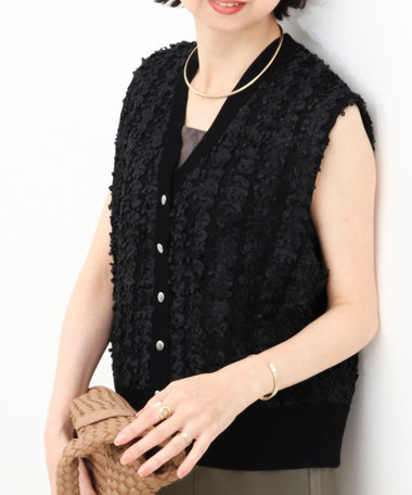 立体レースシアーVネックベスト