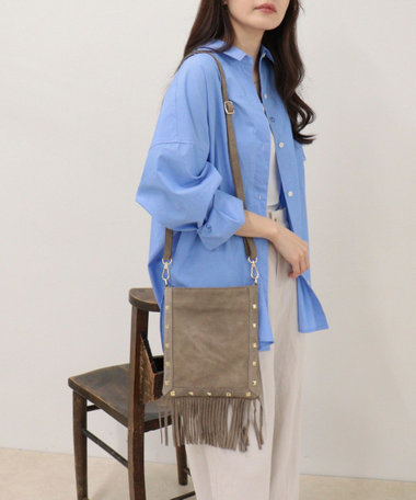 【AULENTTI/オーレンティ】スタッズフリンジポシェット