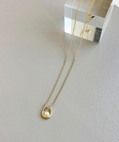 馬蹄パールアジャストミドルネックレス