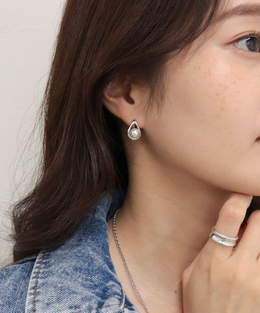 センターパールドロップピアス