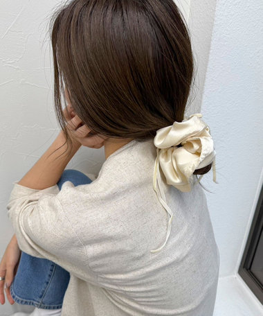 2リボン結びサテンシュシュ