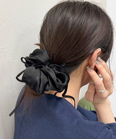 2リボン結びサテンシュシュ