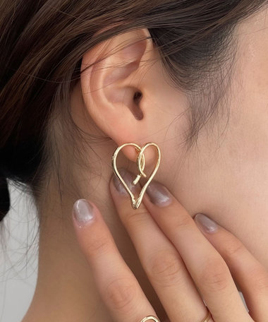 手描きハートラインピアス