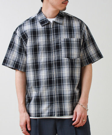 【軽羽織りにおすすめ】シアーチェック 半袖ZIPシャツ