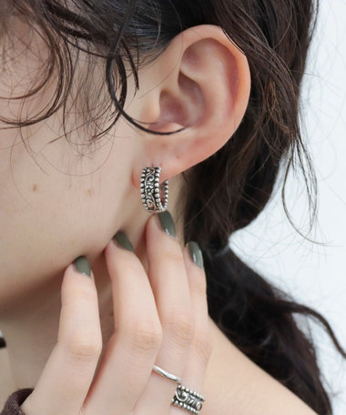 アンティーク柄フープピアス